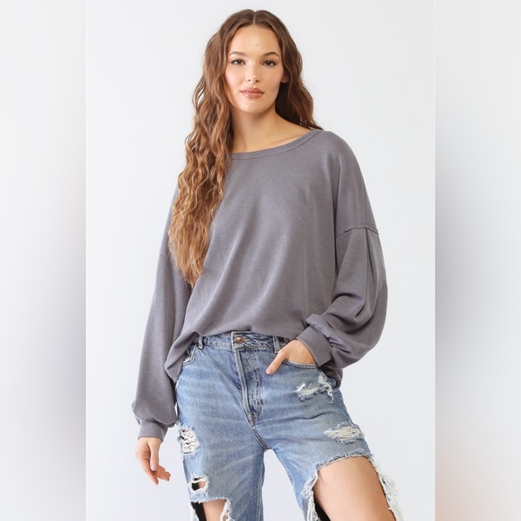 New Gilli Waffle Knit Long Sleeve Back Wrap Cut-Out Vintage Denim Style Top - Picture 3 of 5